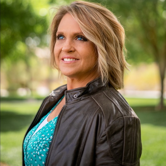 Meet your Posher, Anita - Picture 8 of 9